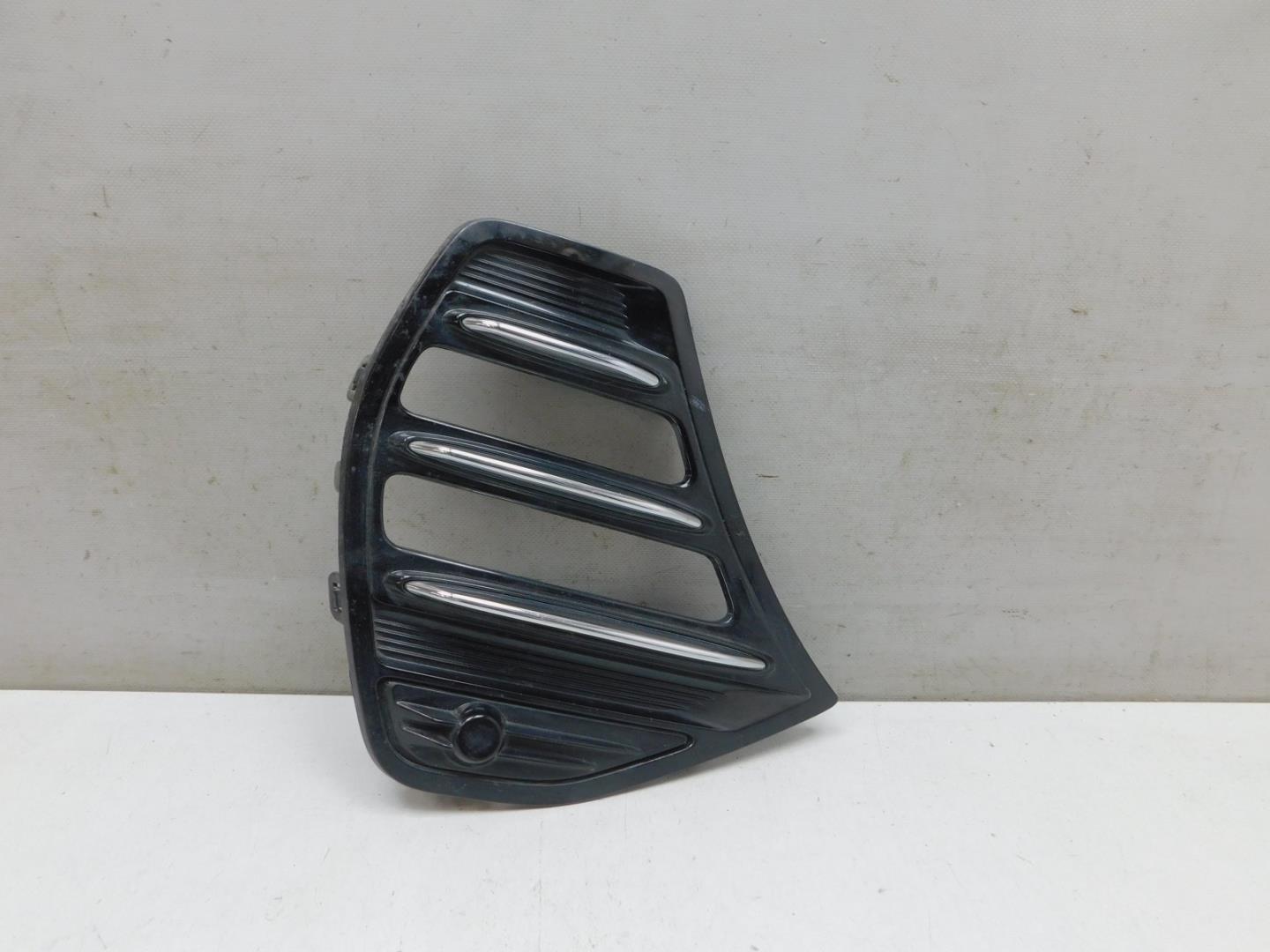 Решетка в бампер правая