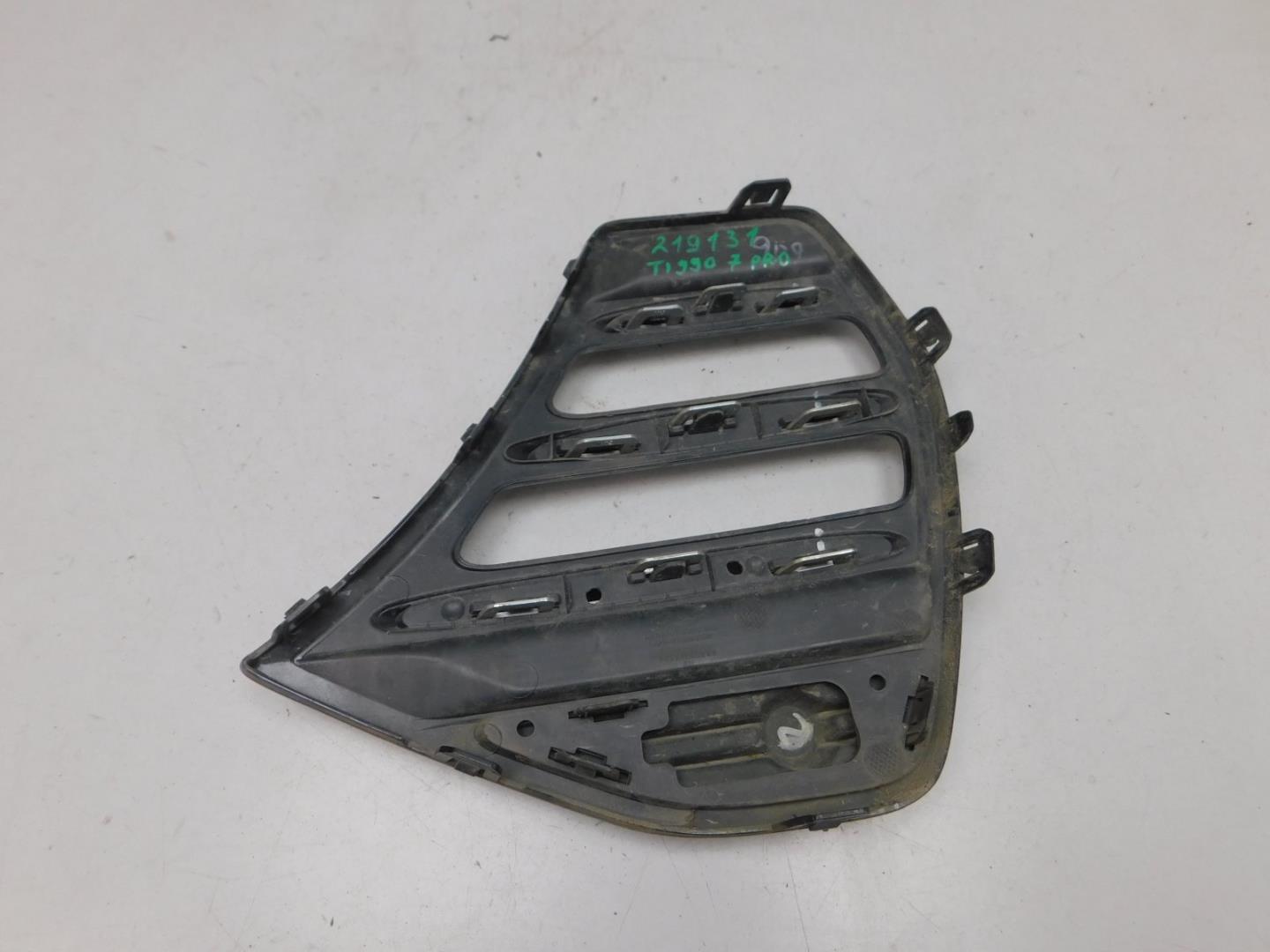 Решетка в бампер правая