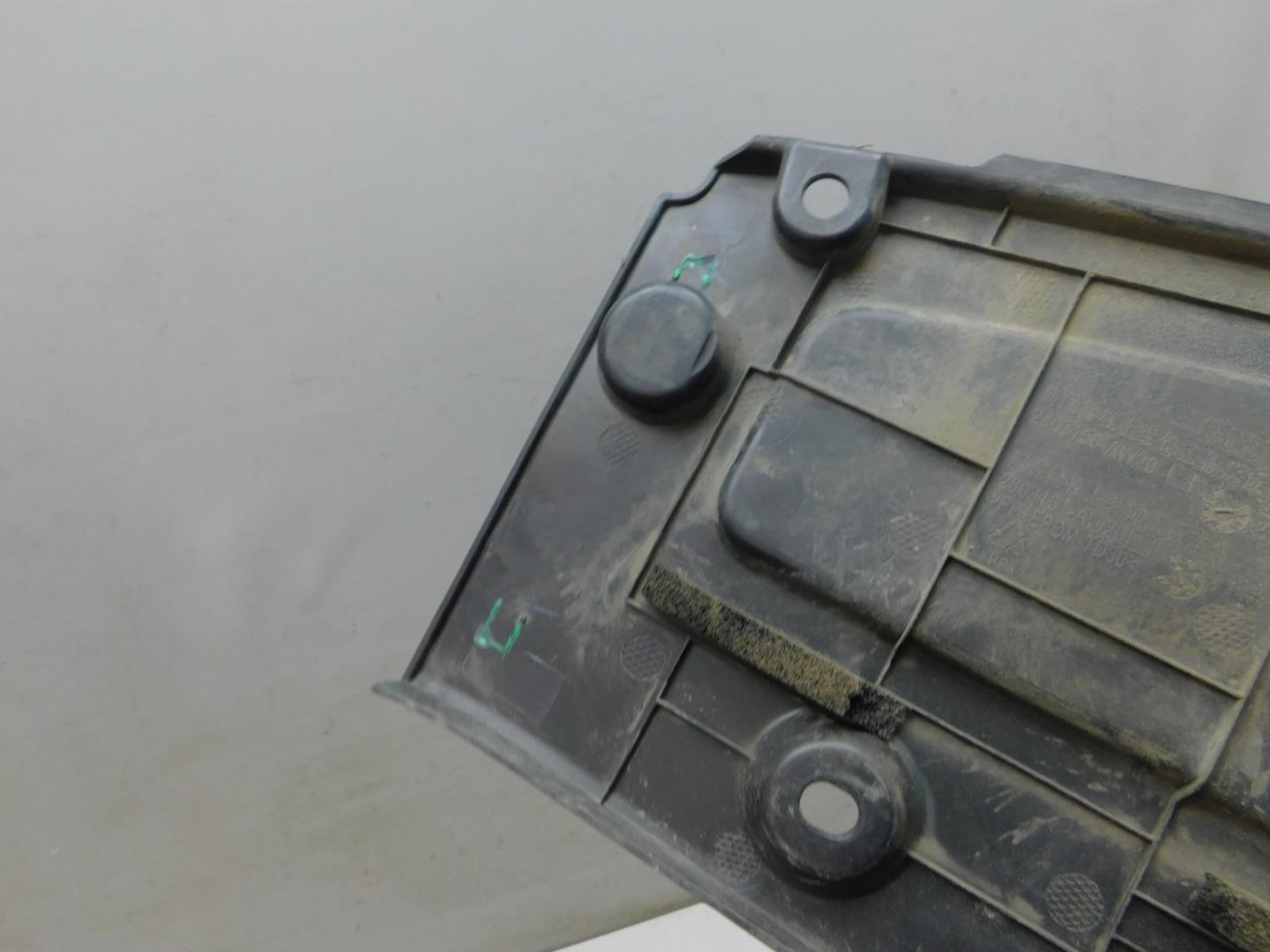 Кожух замка капота