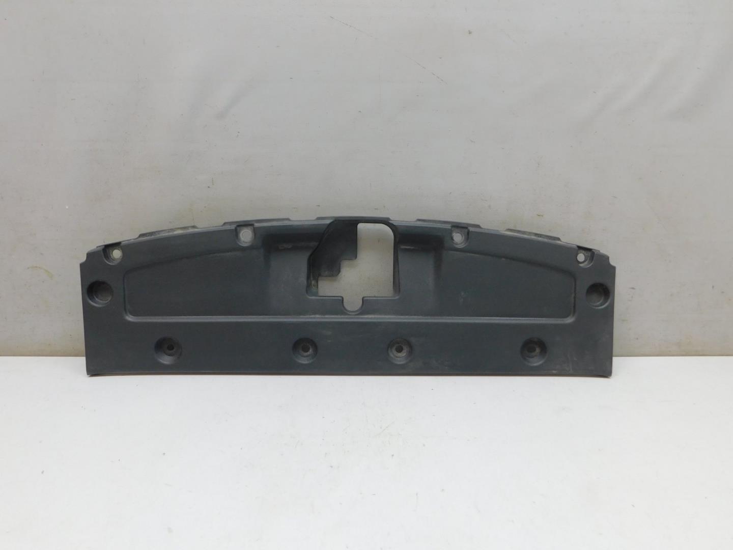 Кожух замка капота