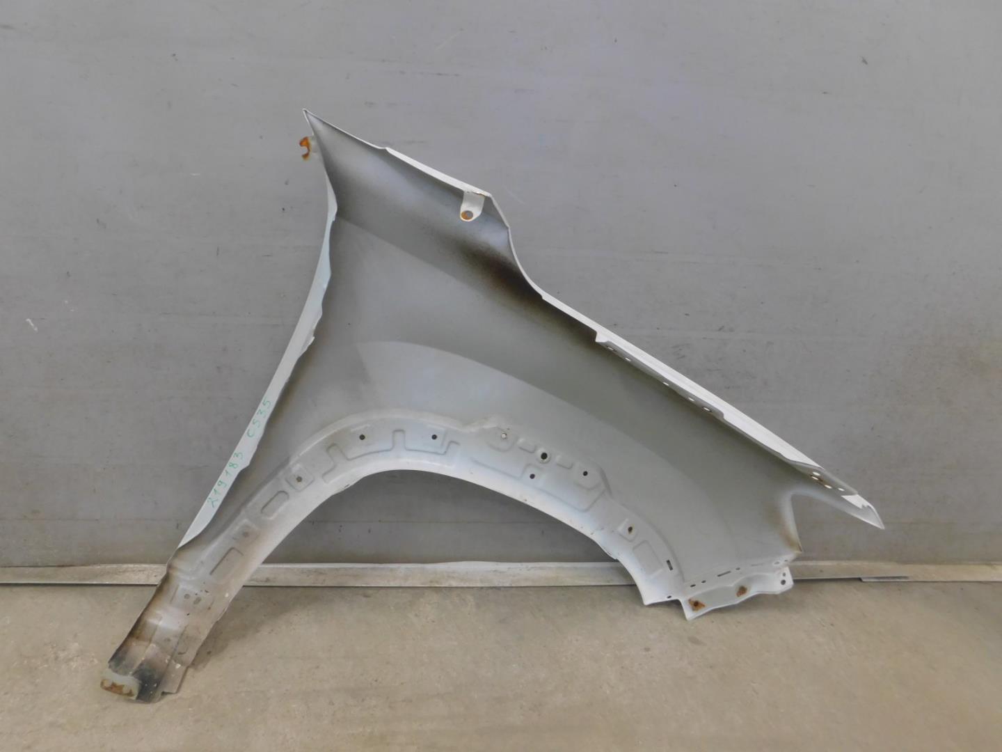 Крыло переднее левое