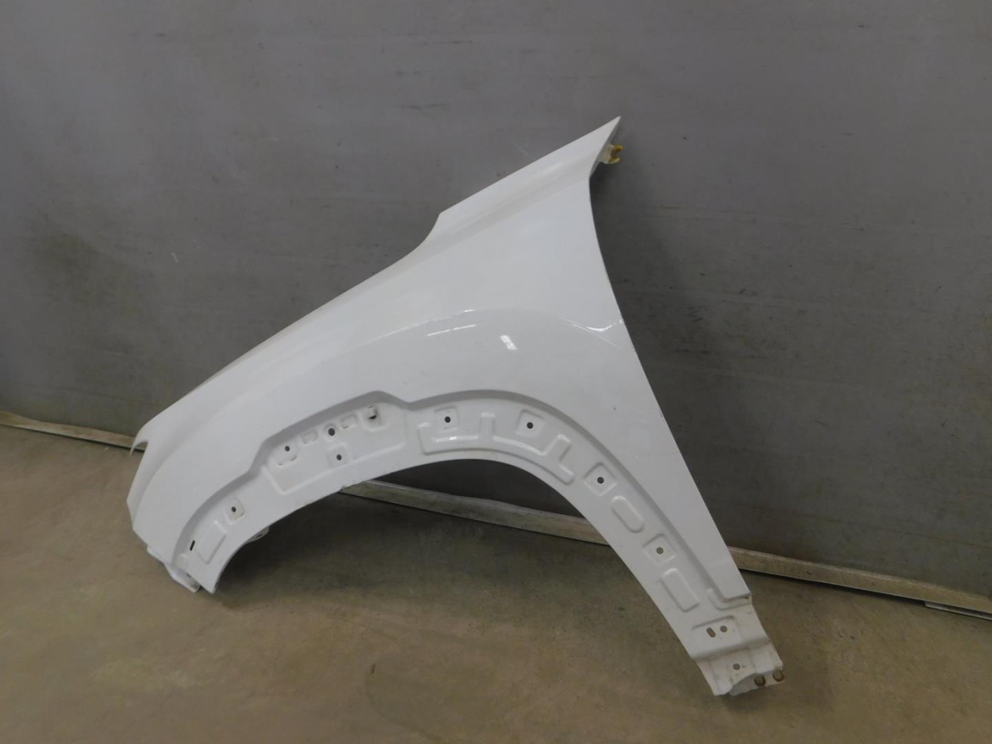 Крыло переднее левое