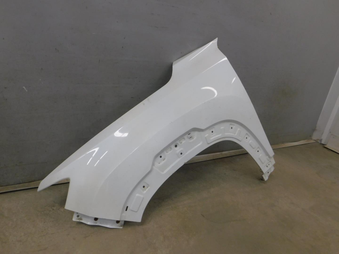 Крыло переднее левое