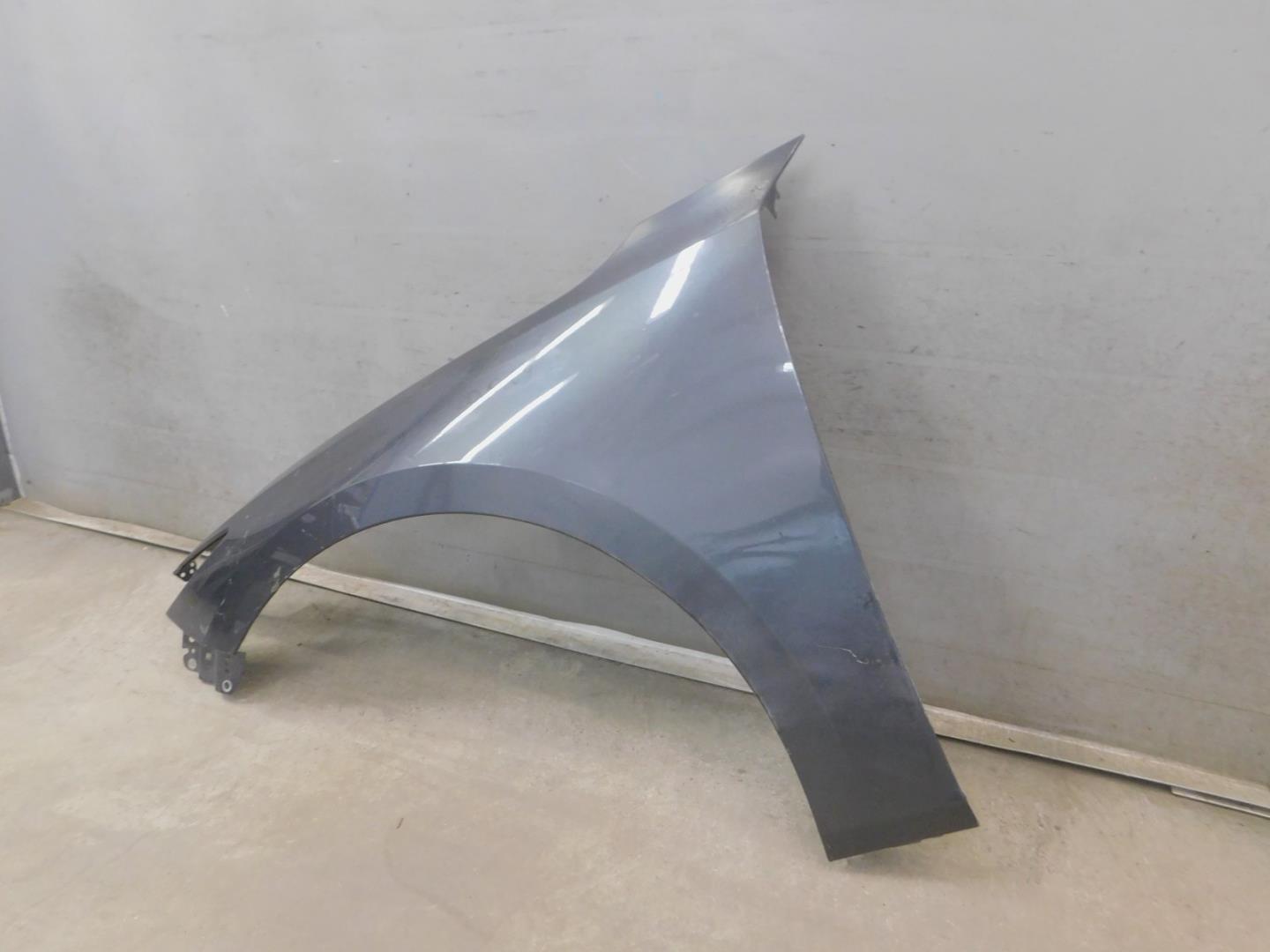 Крыло переднее левое