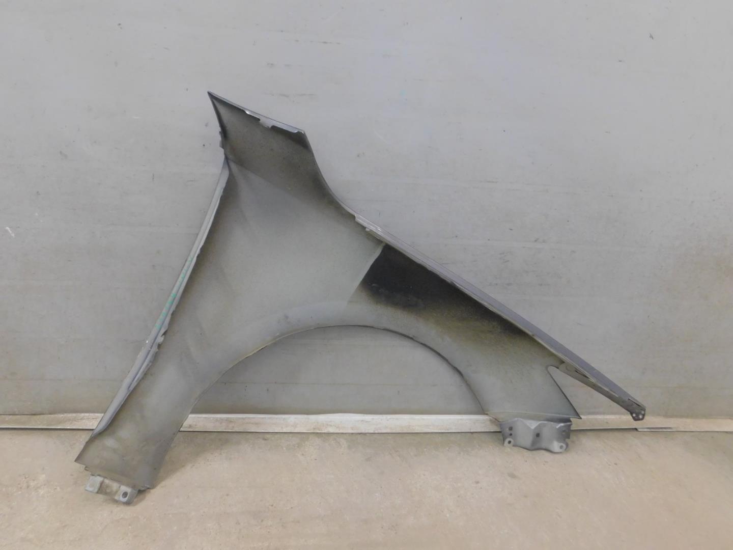 Крыло переднее левое