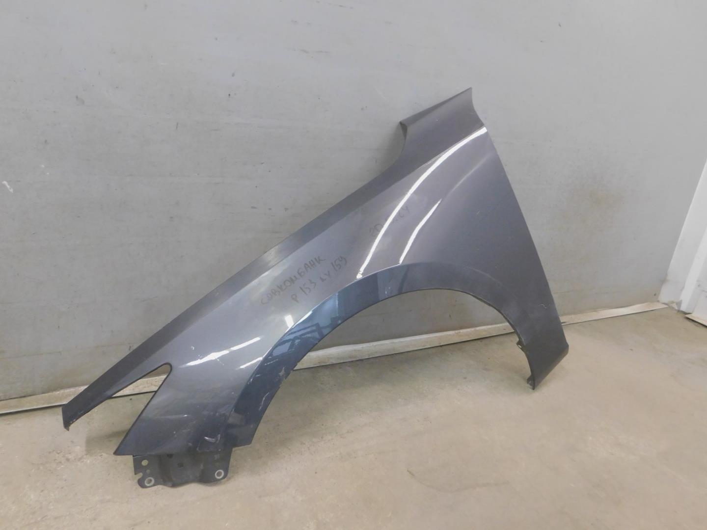 Крыло переднее левое