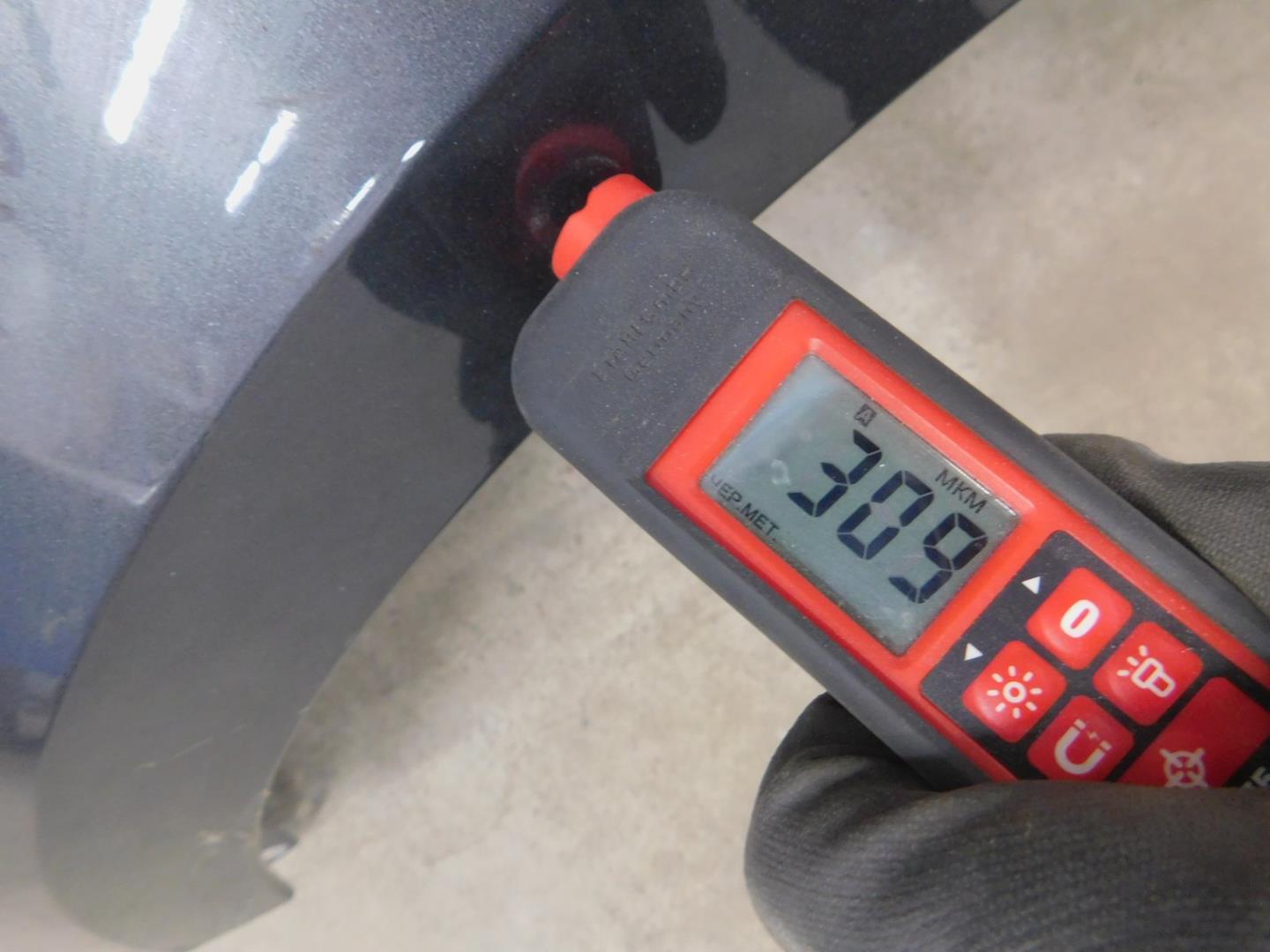 Крыло переднее левое