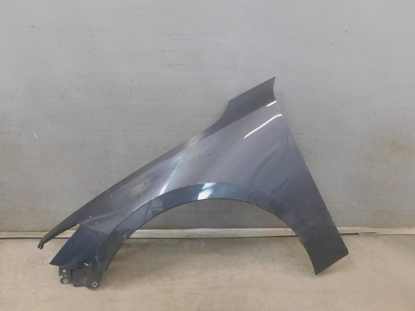 Крыло переднее левое