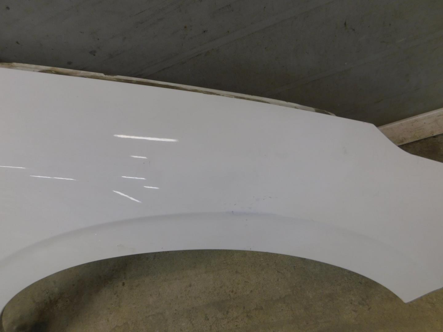 Крыло переднее правое