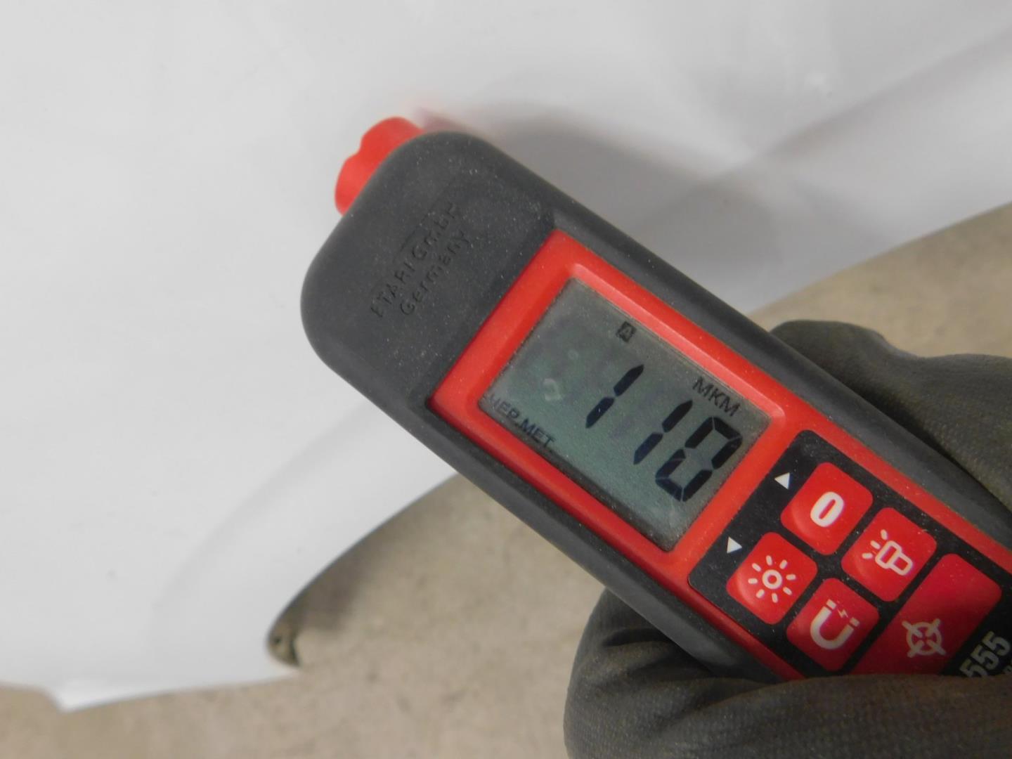 Крыло переднее правое