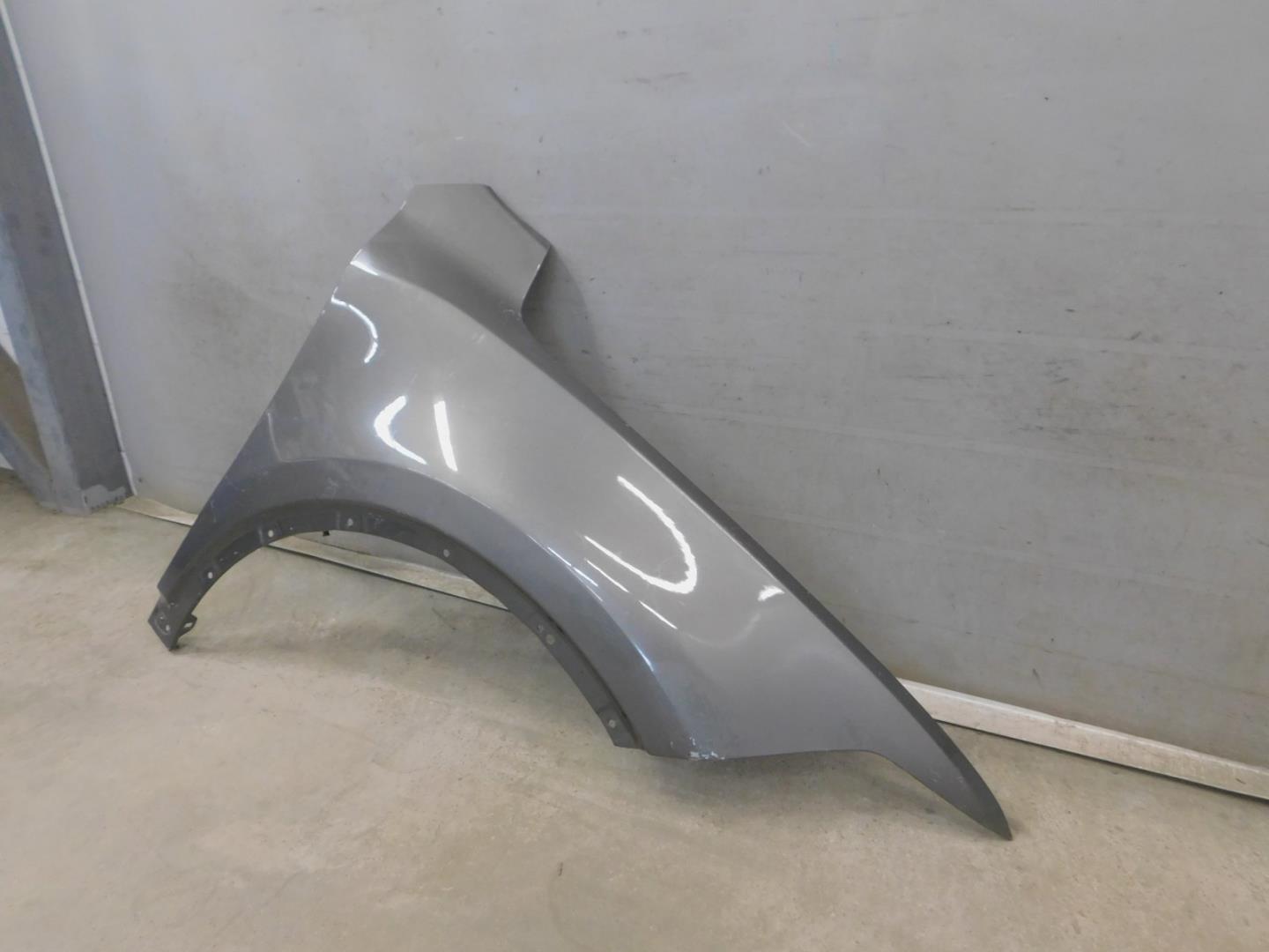 Крыло переднее правое