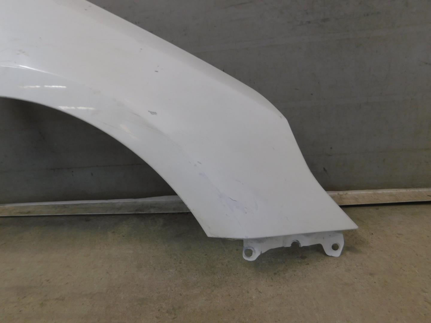 Крыло переднее правое