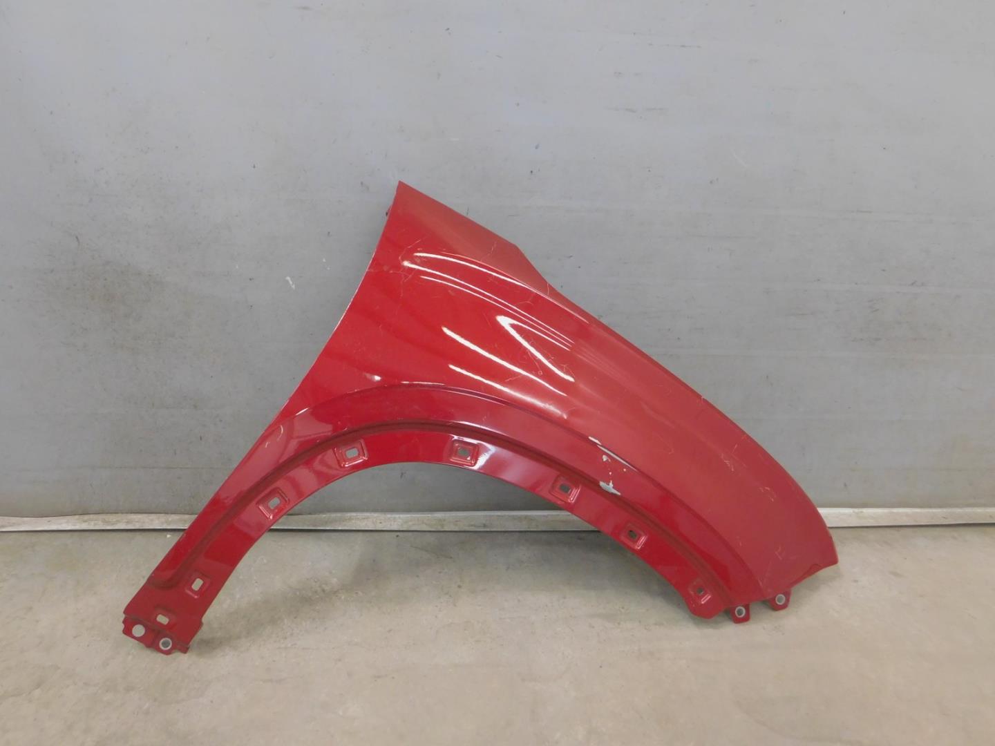 Крыло переднее правое