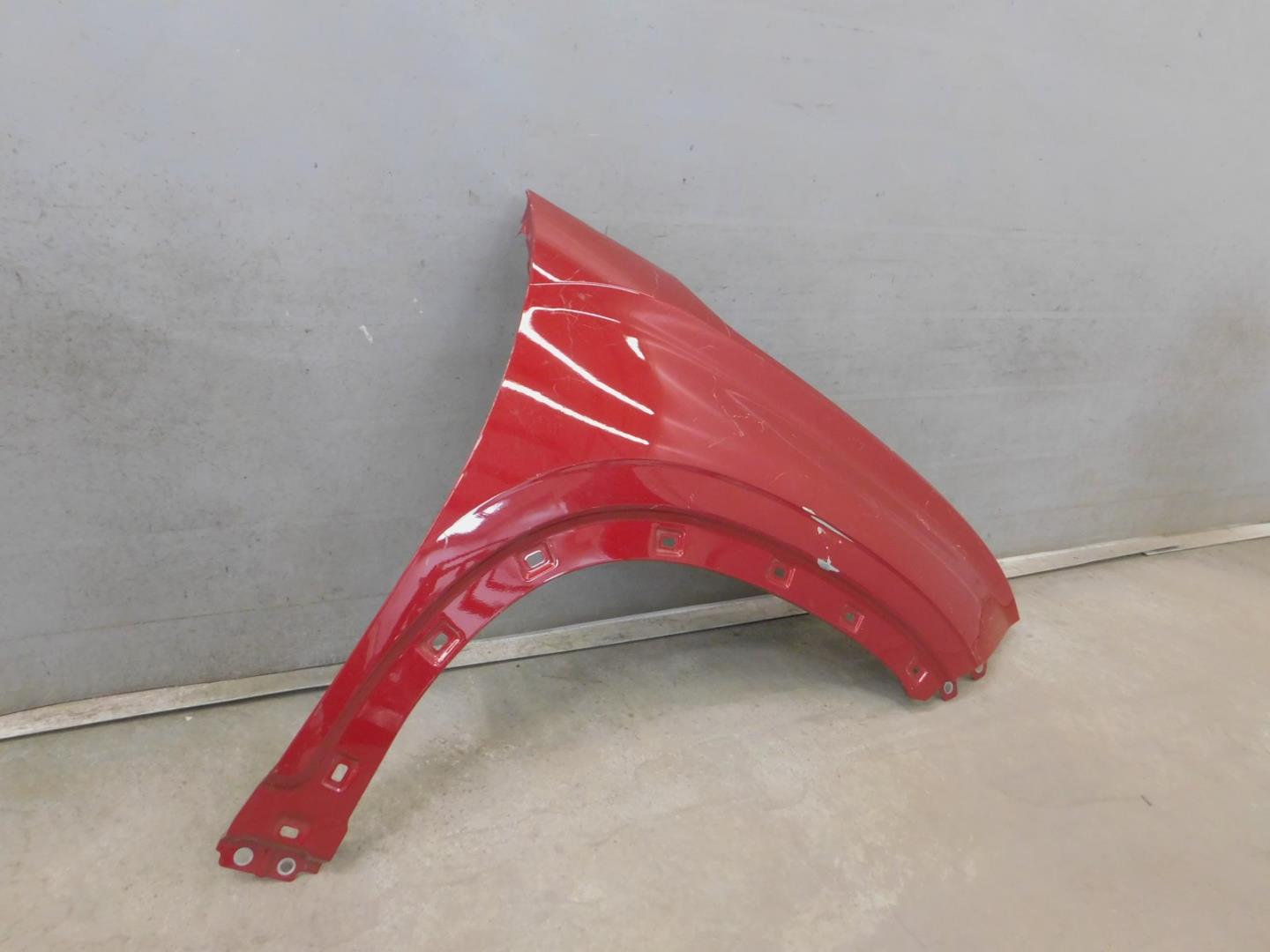 Крыло переднее правое