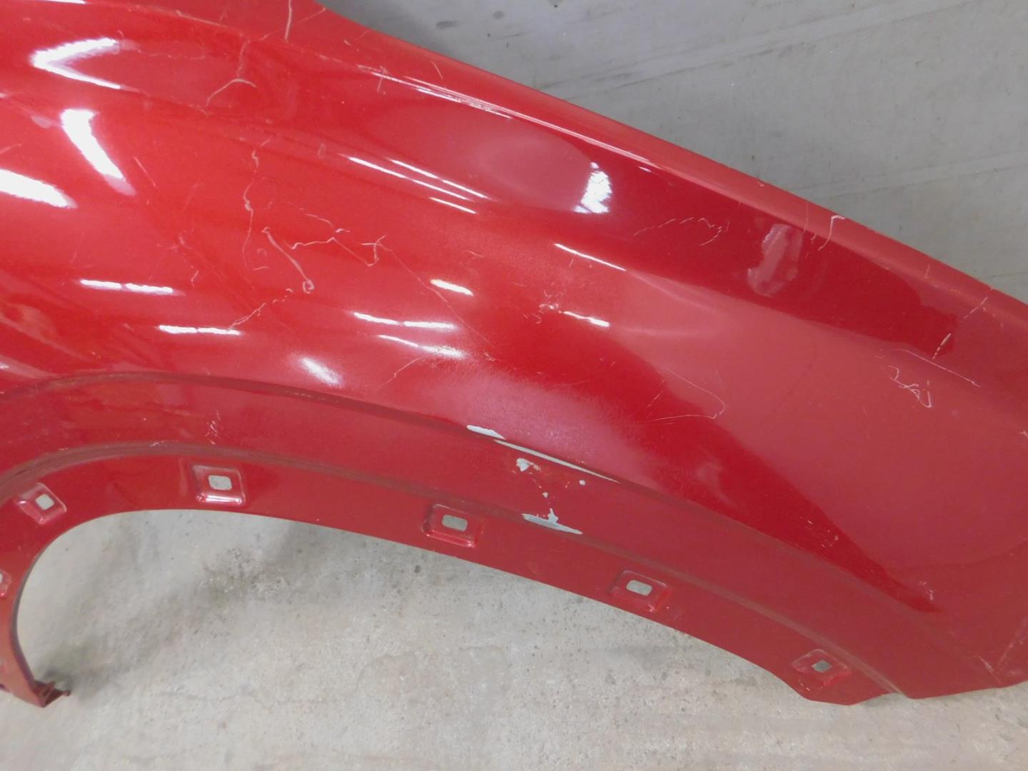 Крыло переднее правое