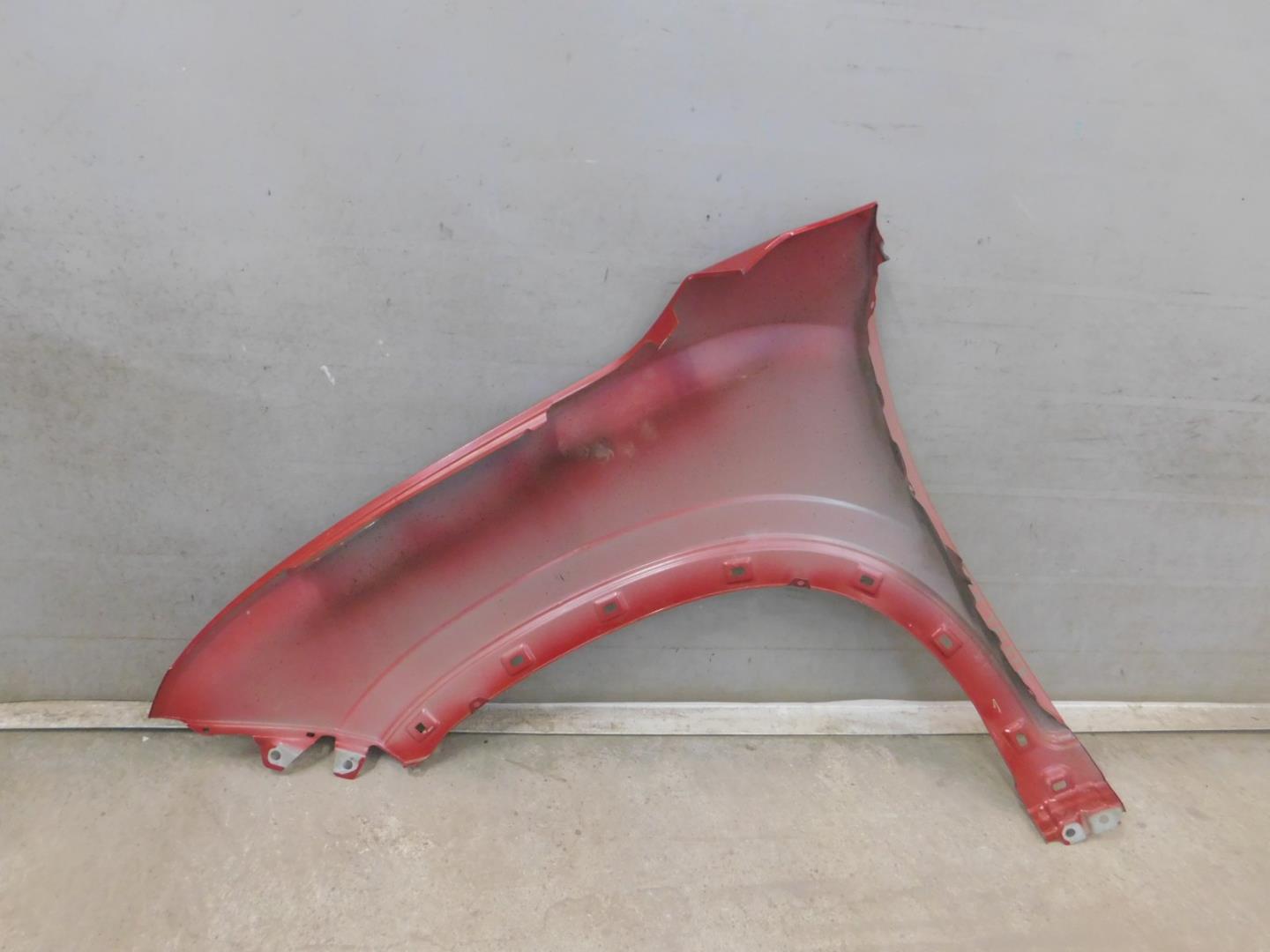 Крыло переднее правое