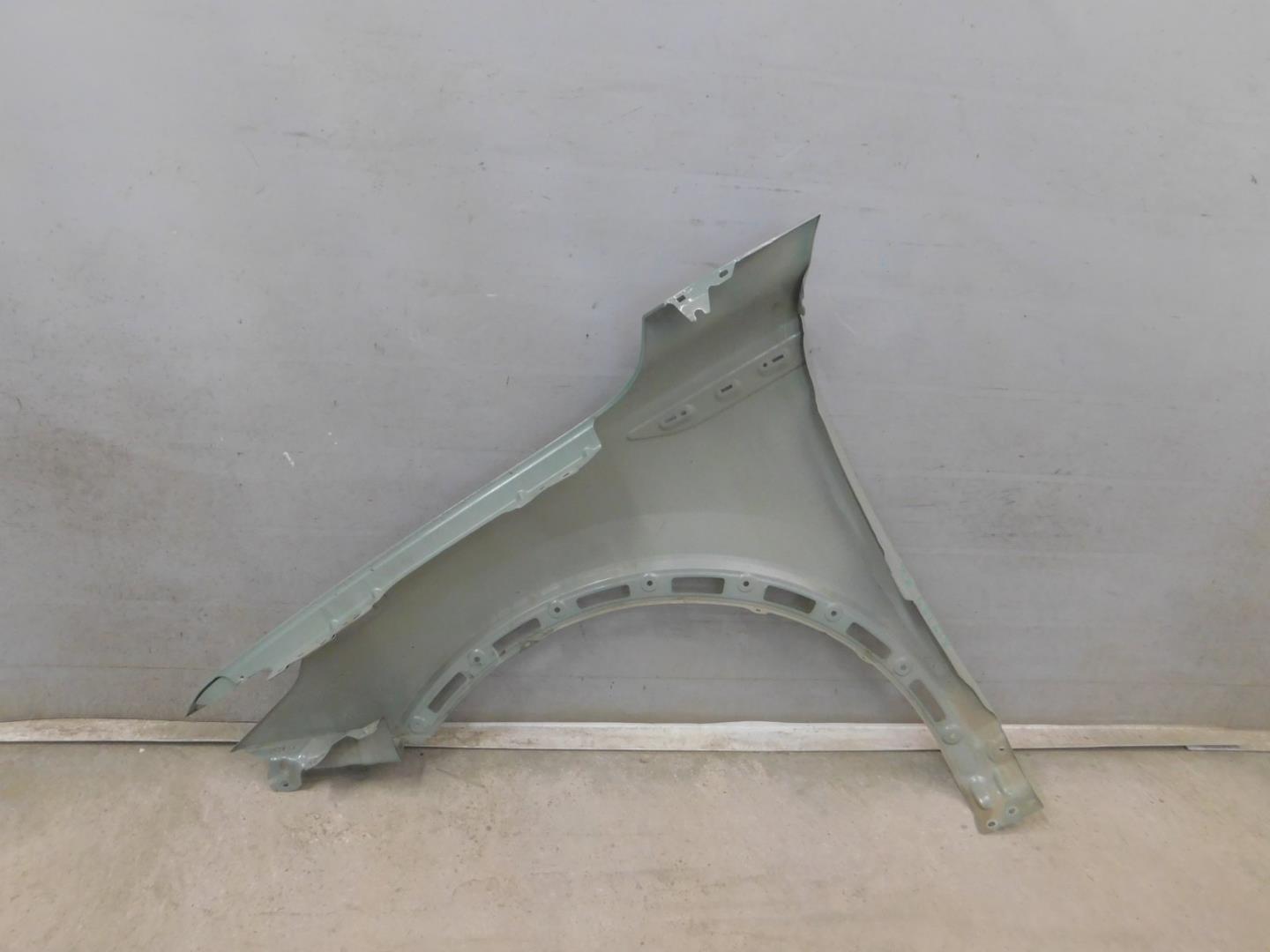 Крыло переднее правое