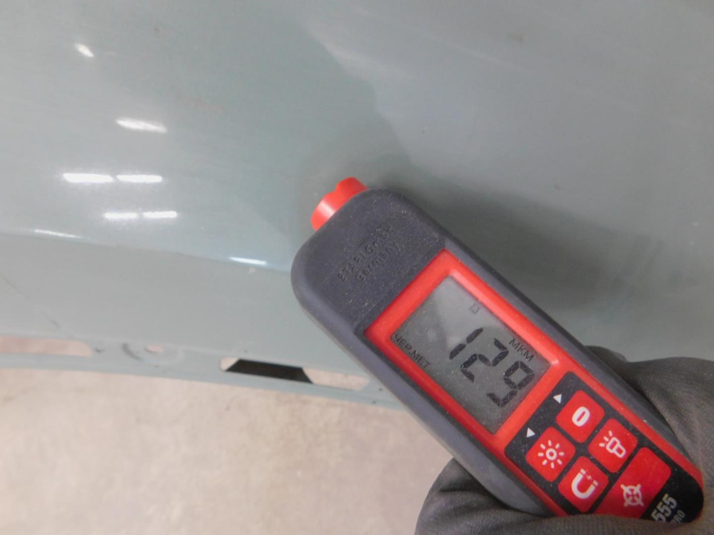 Крыло переднее правое