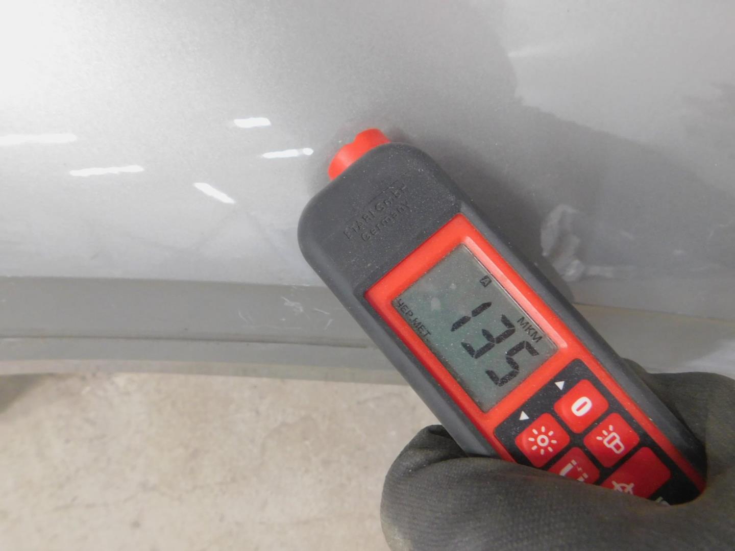 Крыло переднее правое