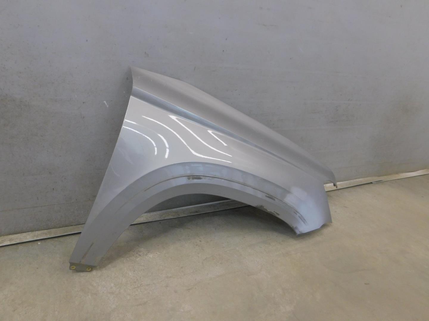 Крыло переднее правое