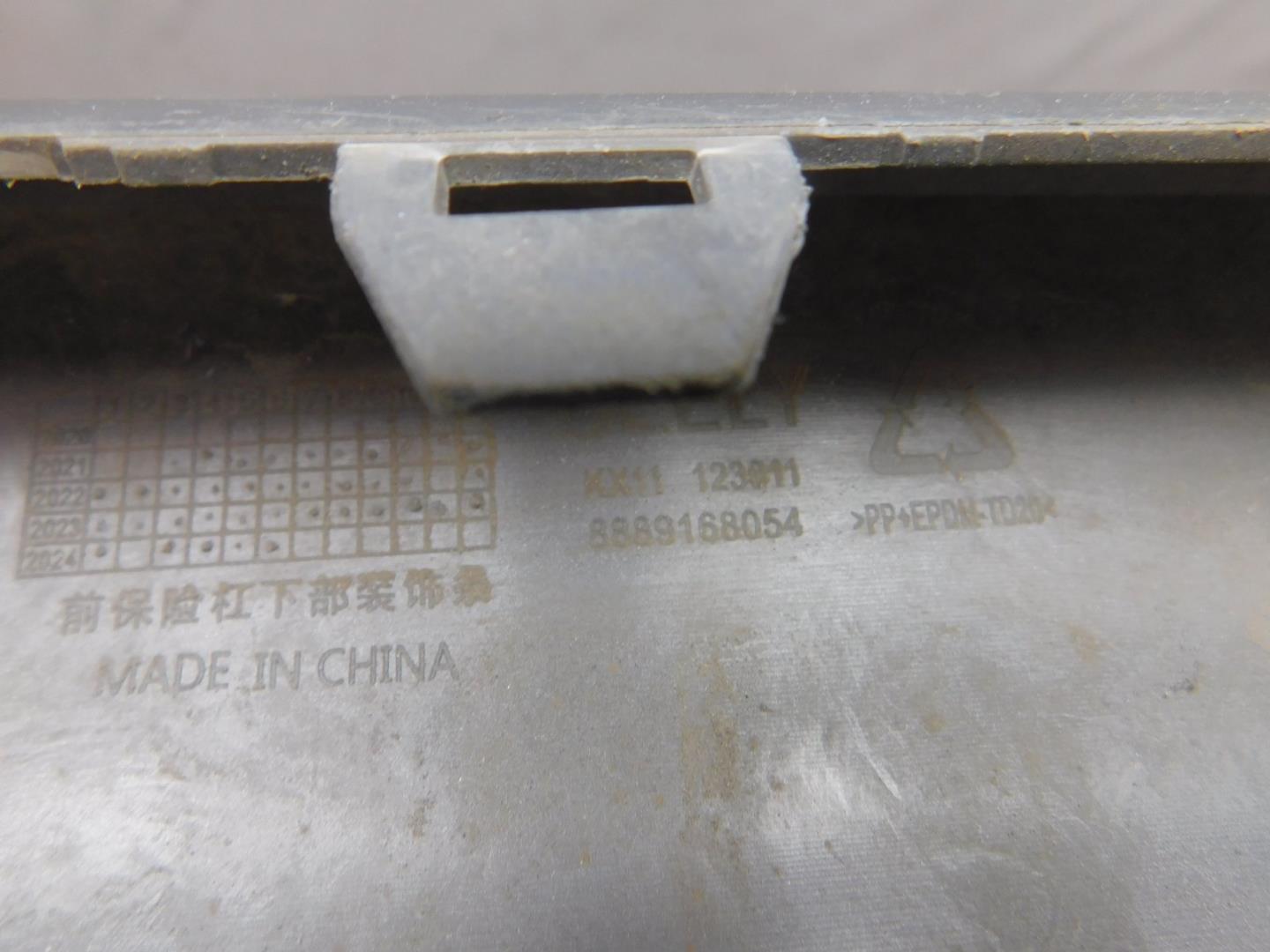 Накладка переднего бампера