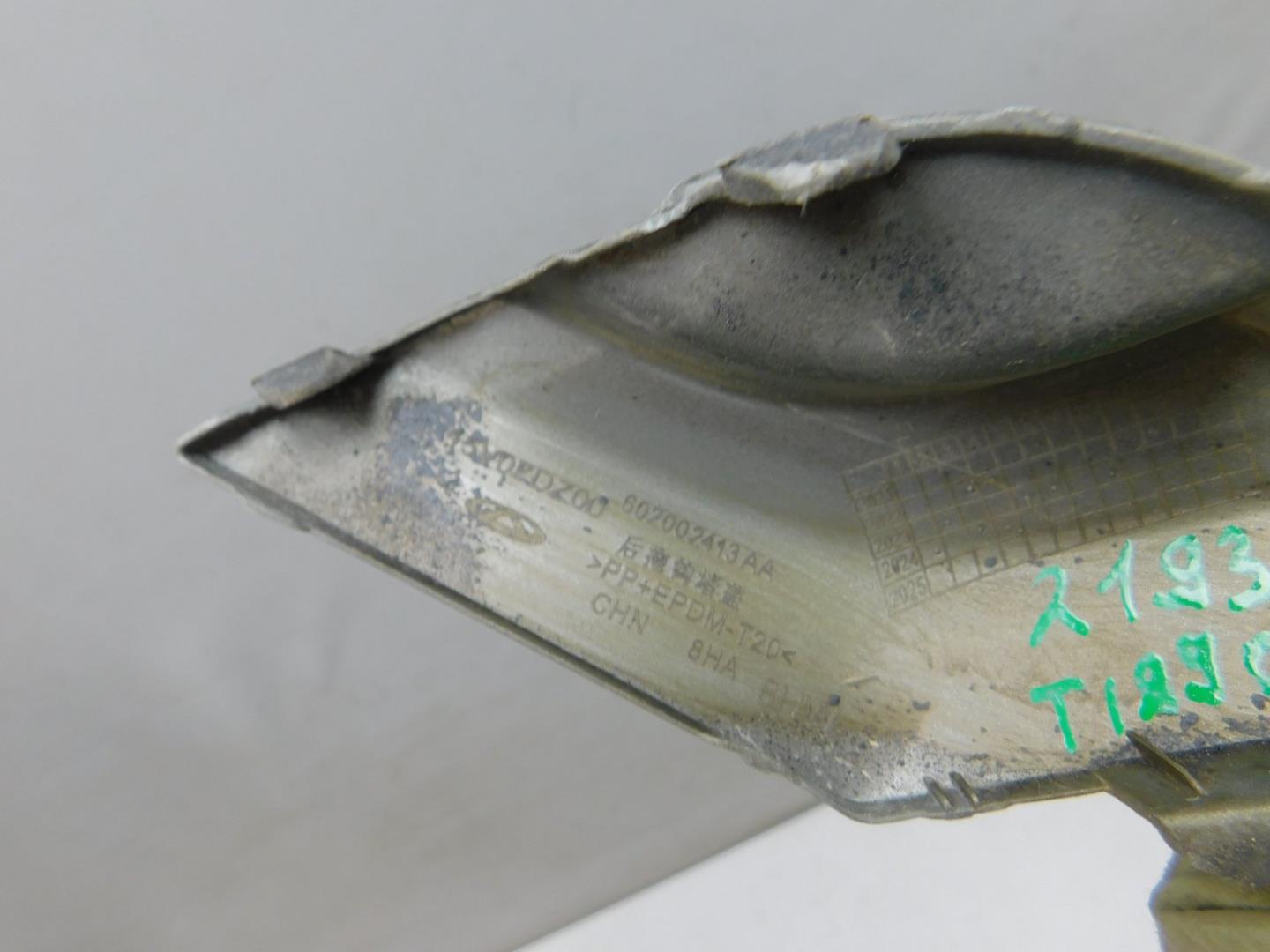 Заглушка буксировочного крюка