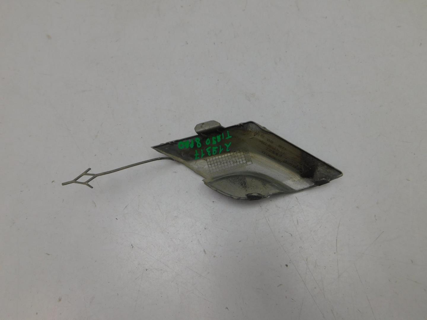 Заглушка буксировочного крюка