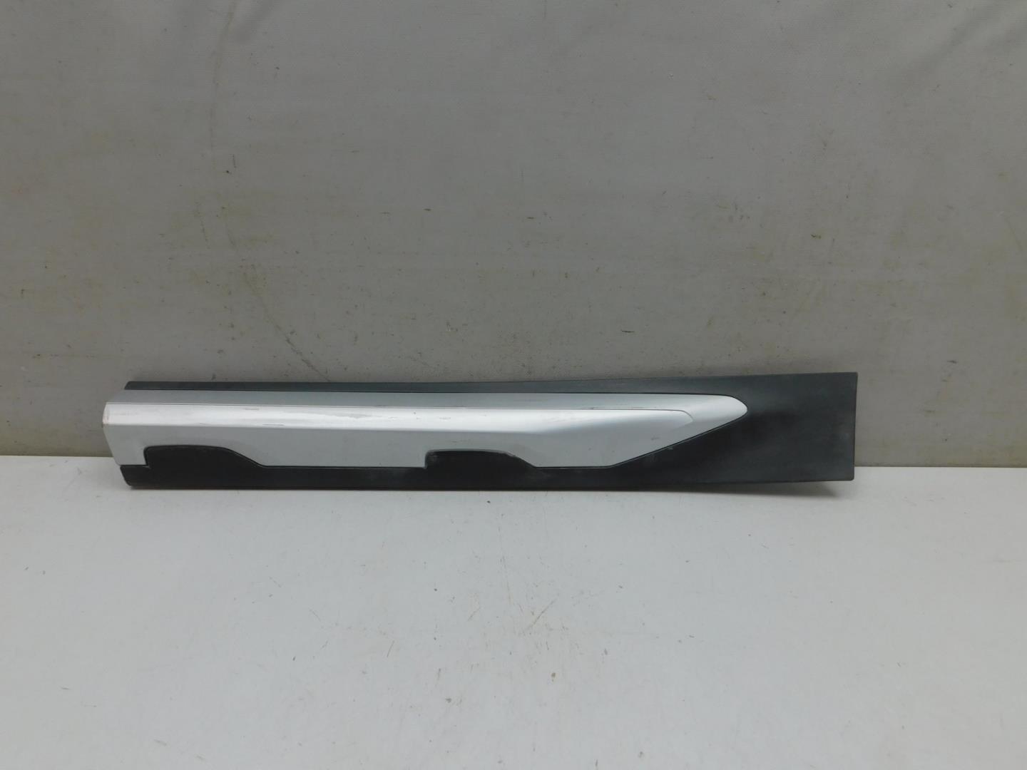 Накладка двери задней левой