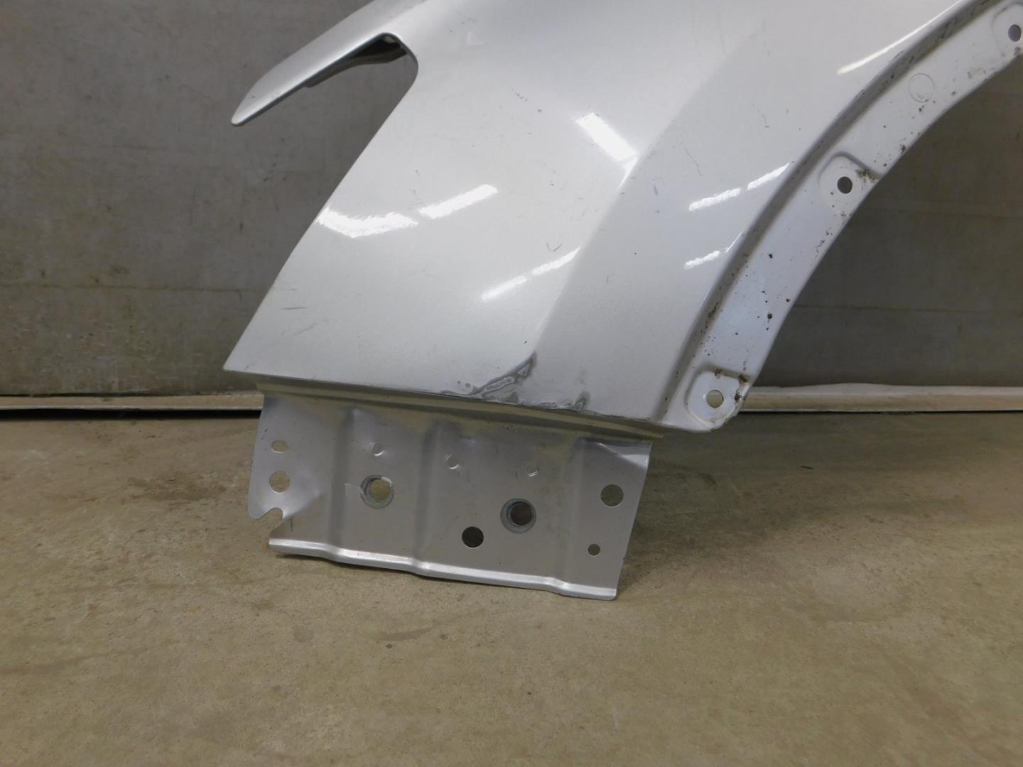 Крыло переднее левое