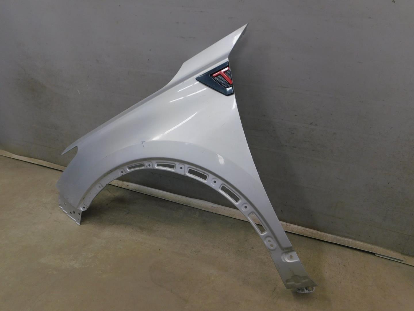 Крыло переднее левое