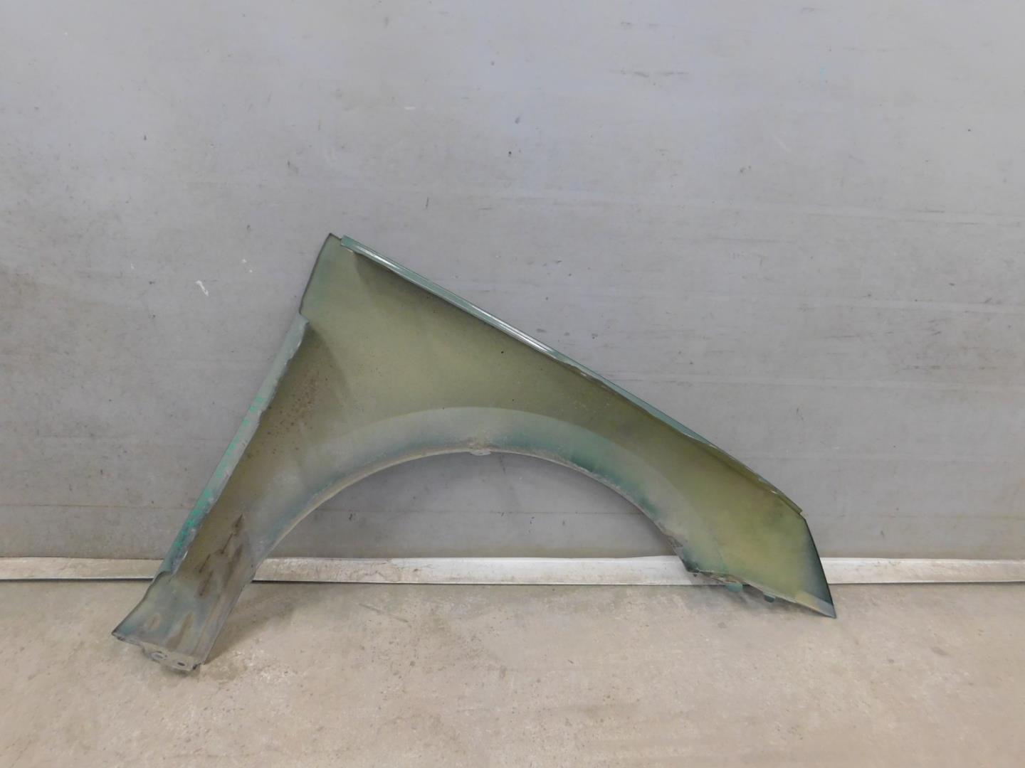 Крыло переднее левое