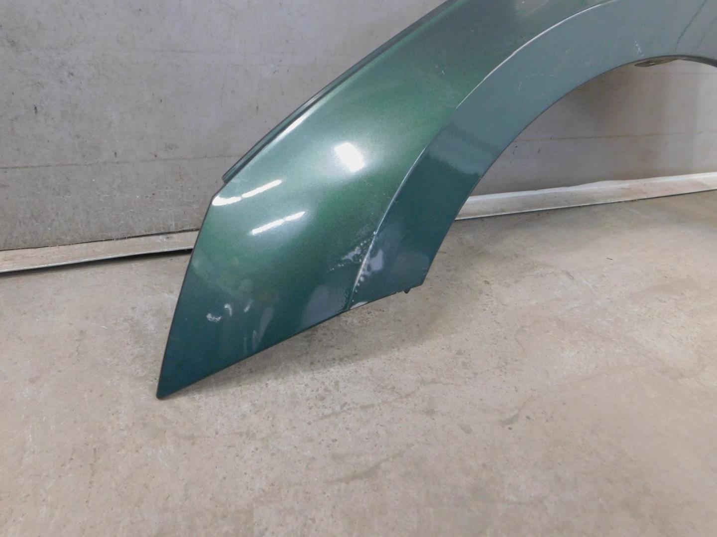 Крыло переднее левое