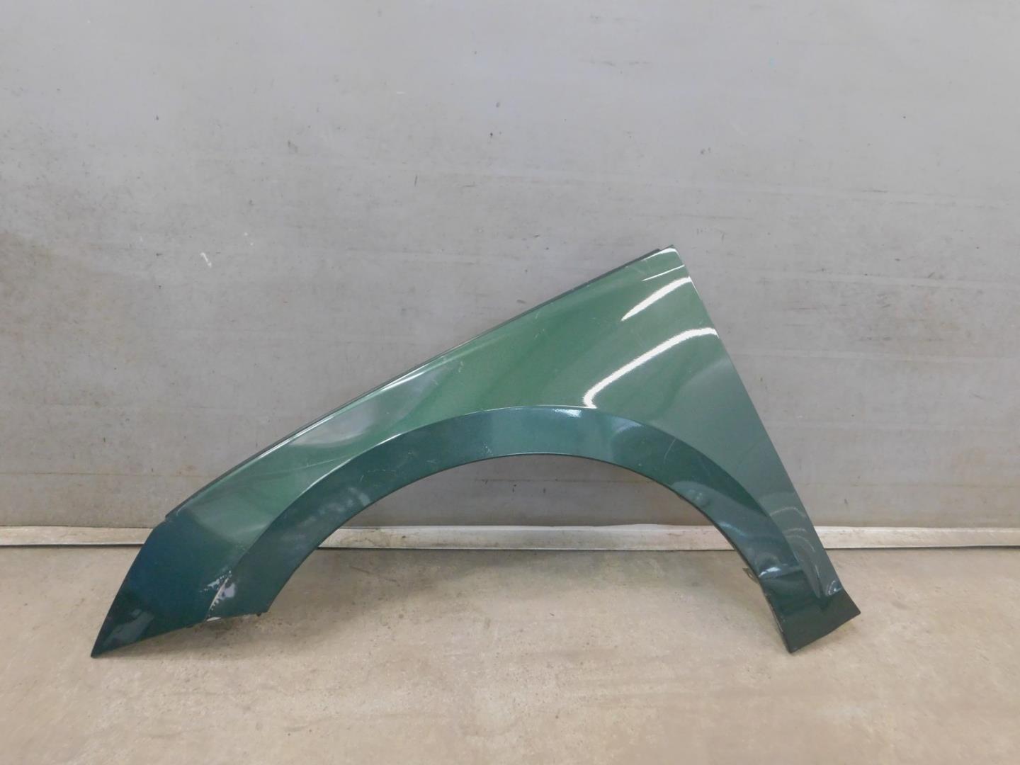 Крыло переднее левое