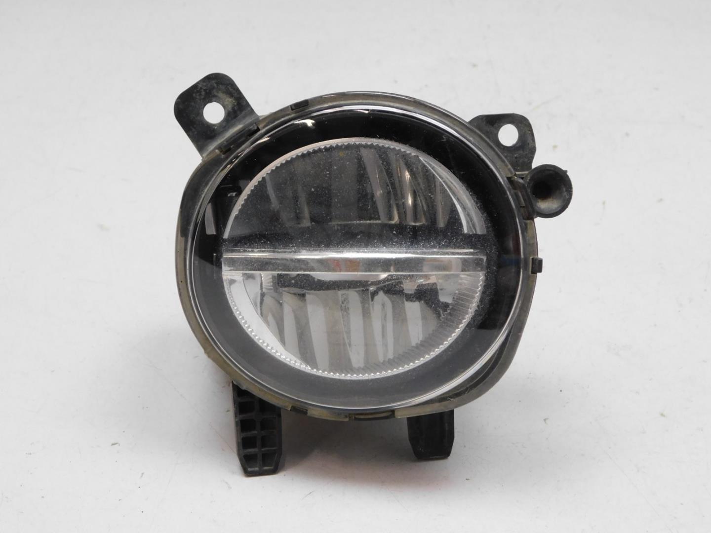 Фара противотуманная правая