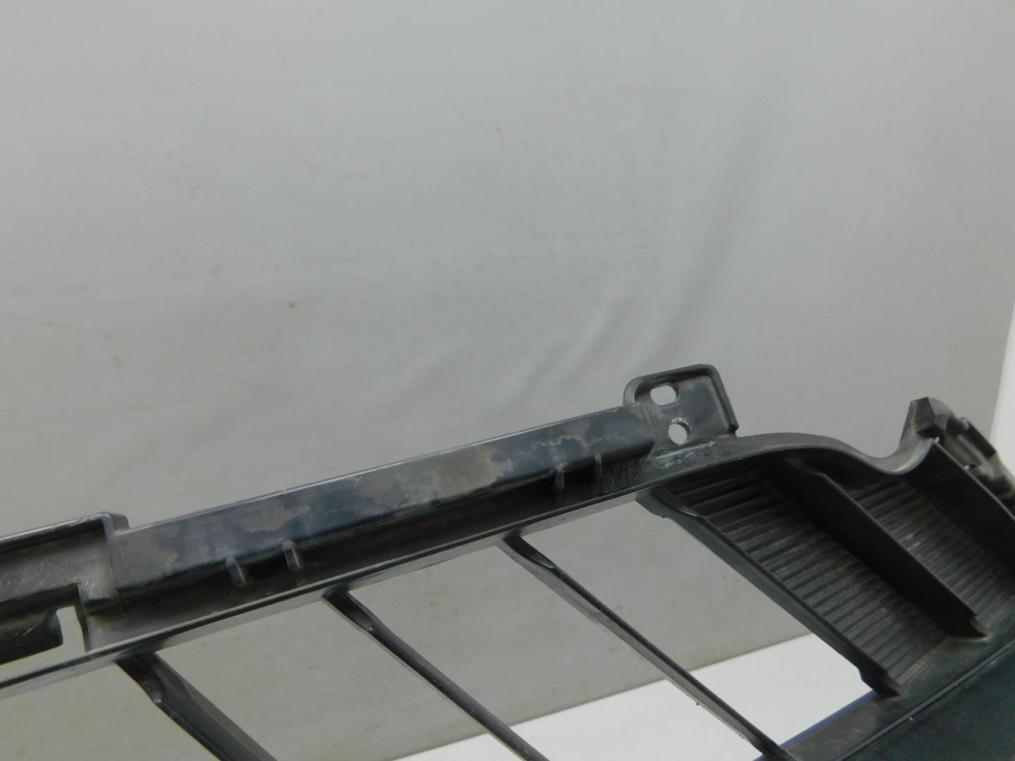 Решетка в бампер центральная