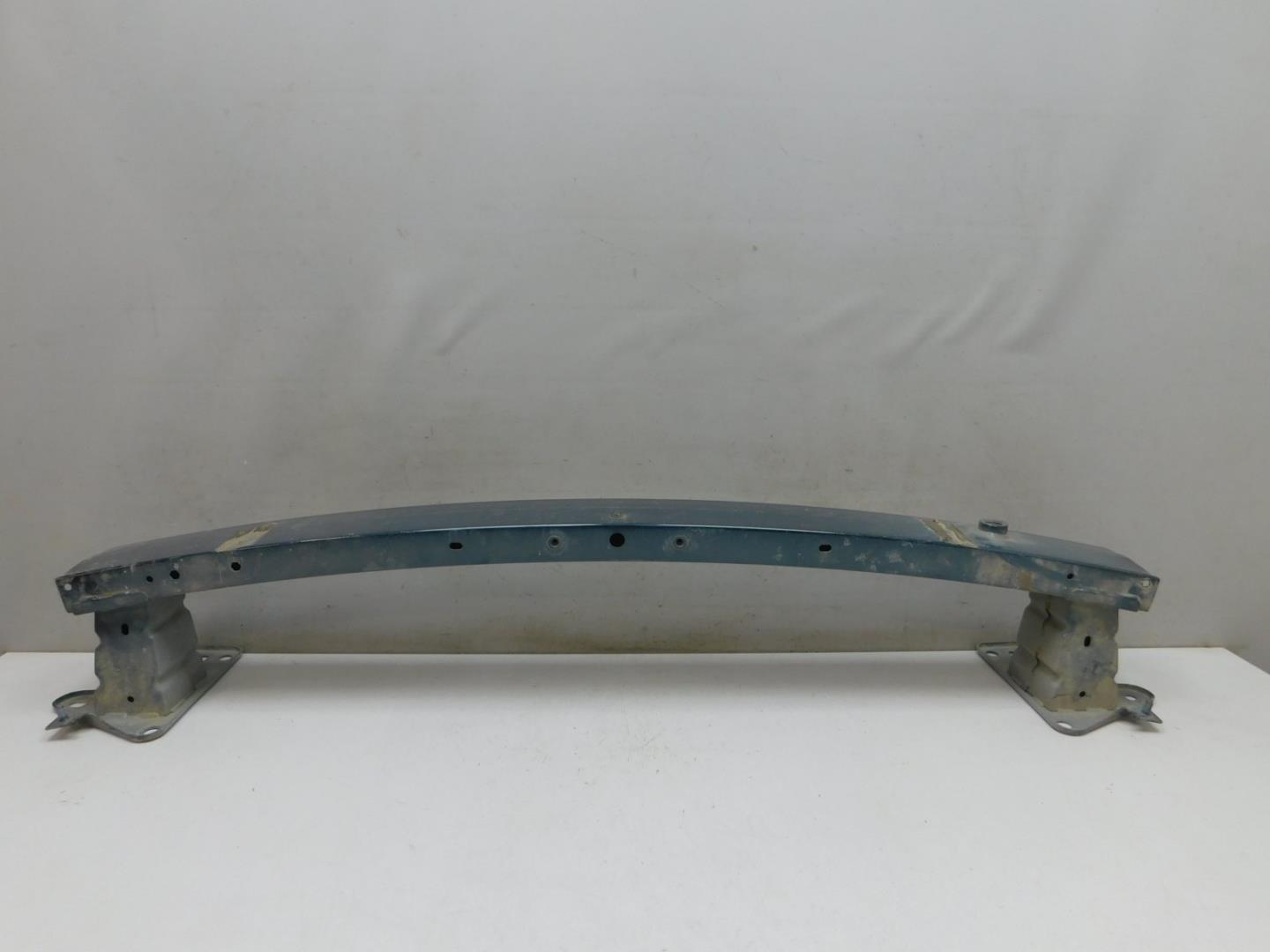 Усилитель переднего бампера