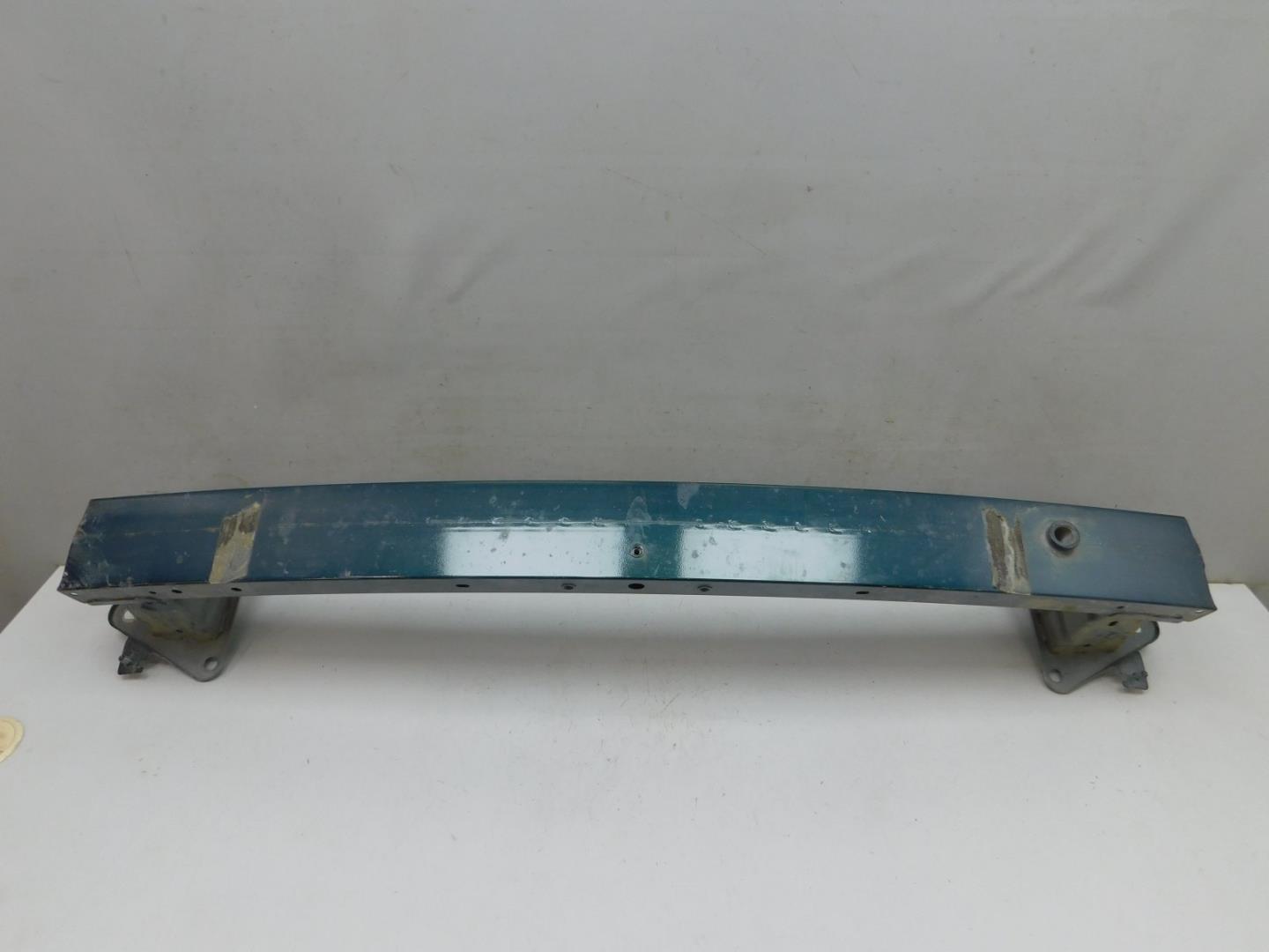 Усилитель переднего бампера