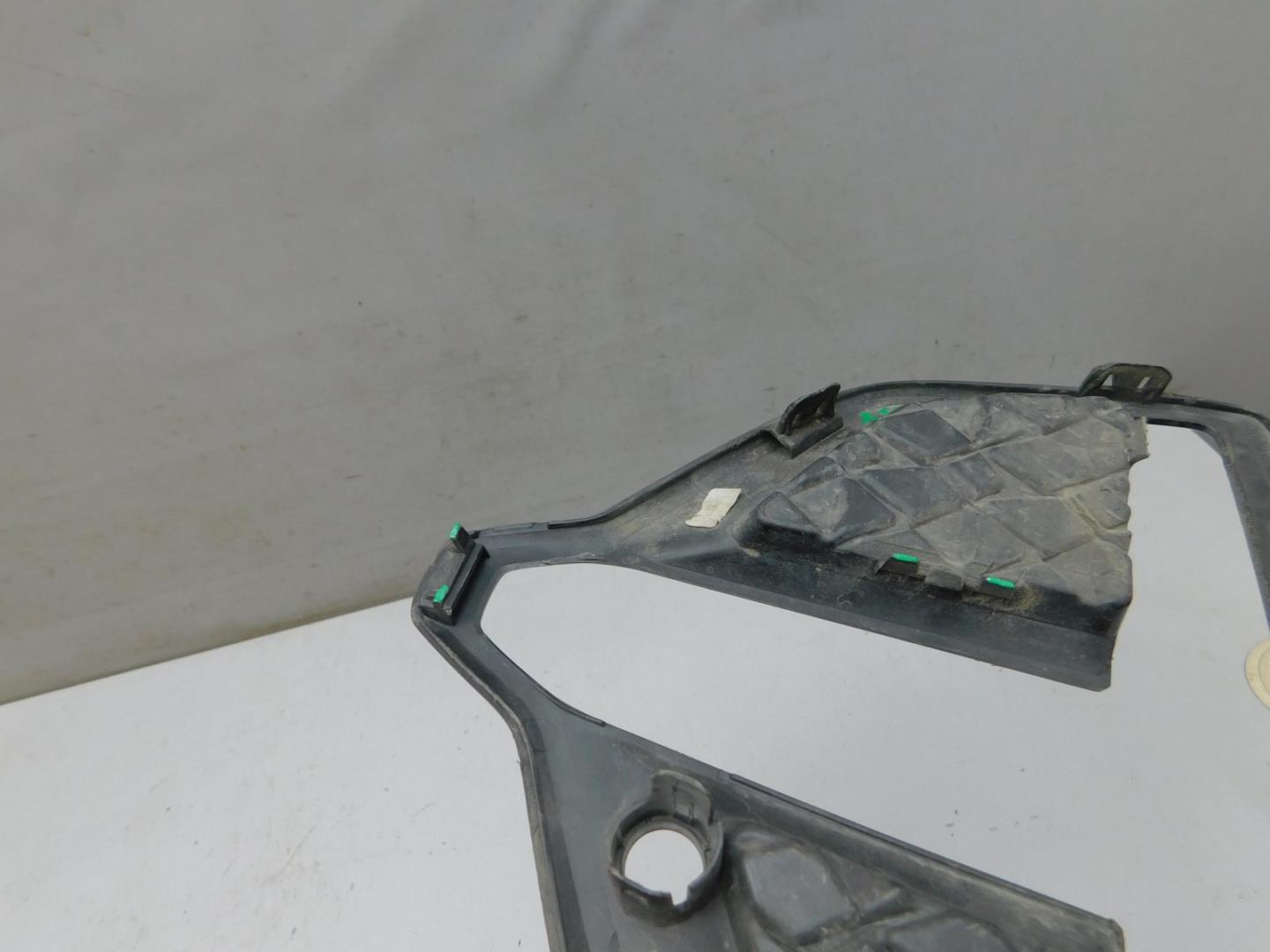 Решетка в бампер правая