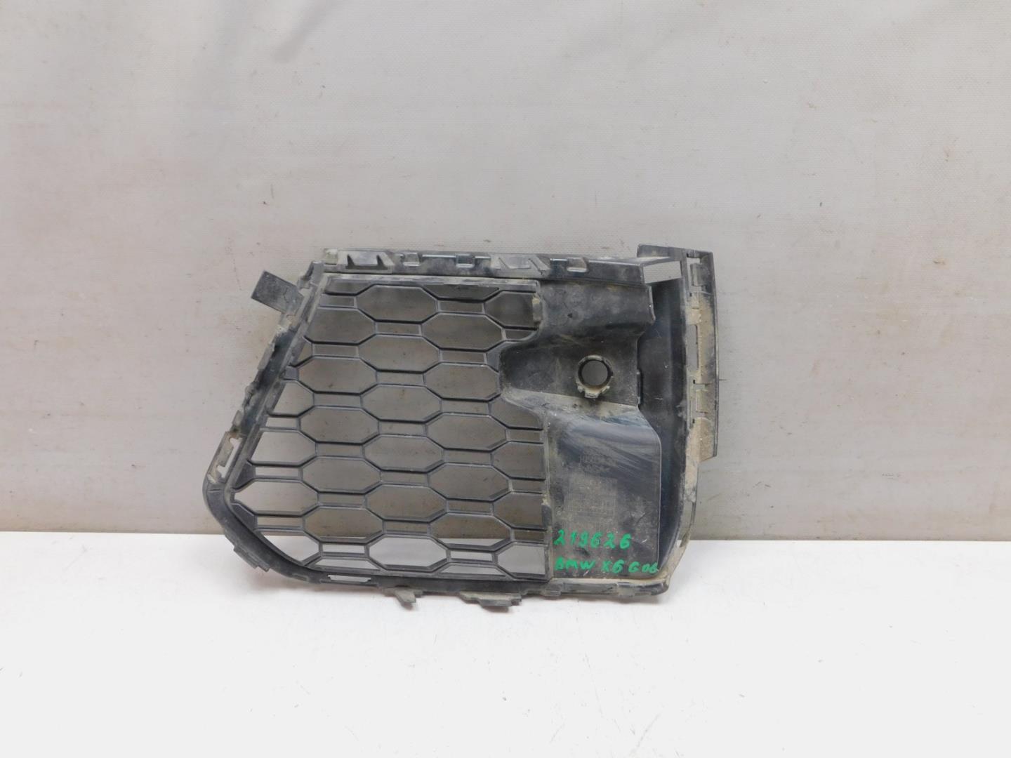 Решетка в бампер правая