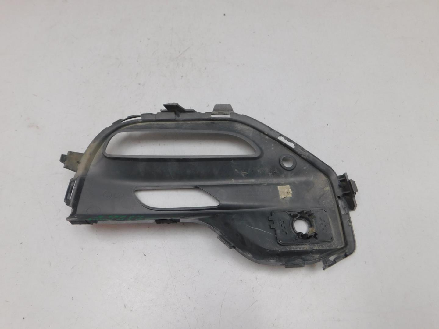 Решетка в бампер левая