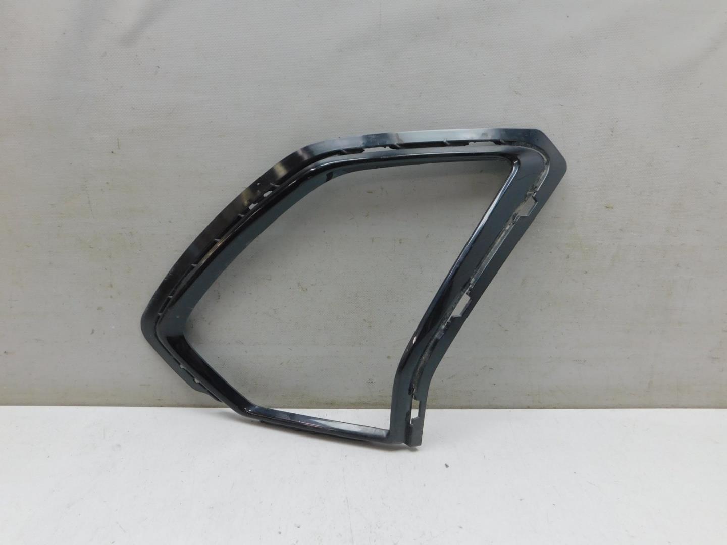 Накладка переднего бампера