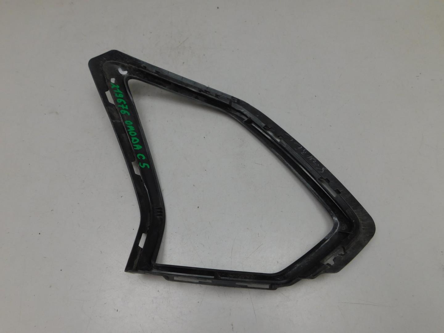 Накладка переднего бампера