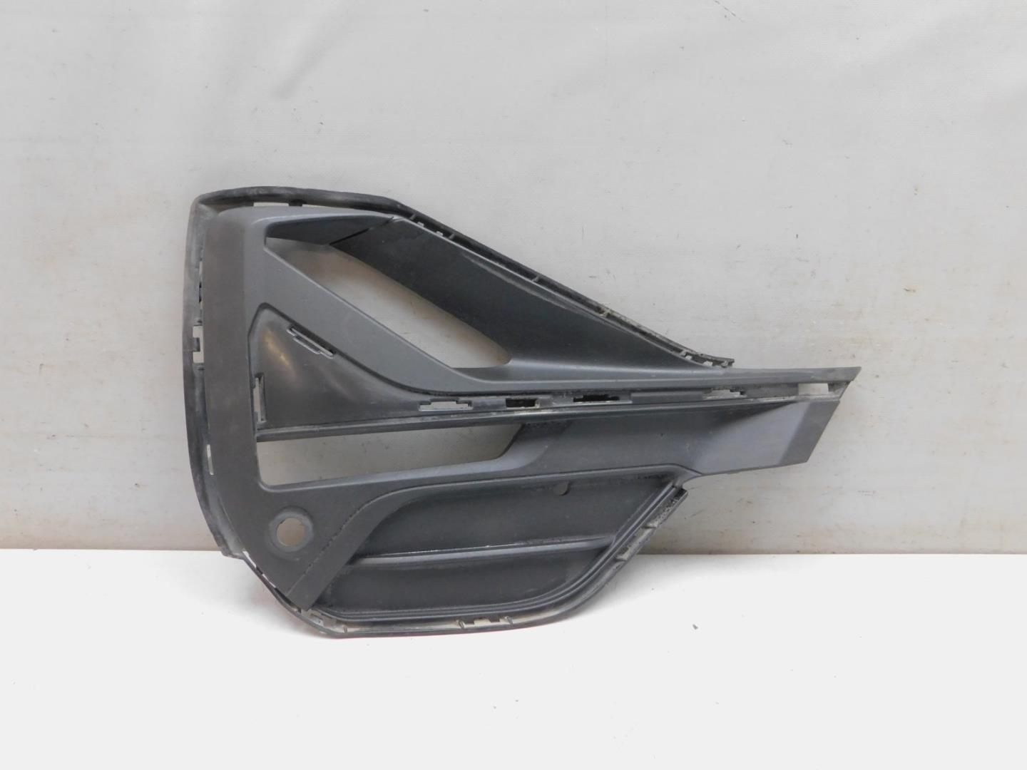 Решетка в бампер правая