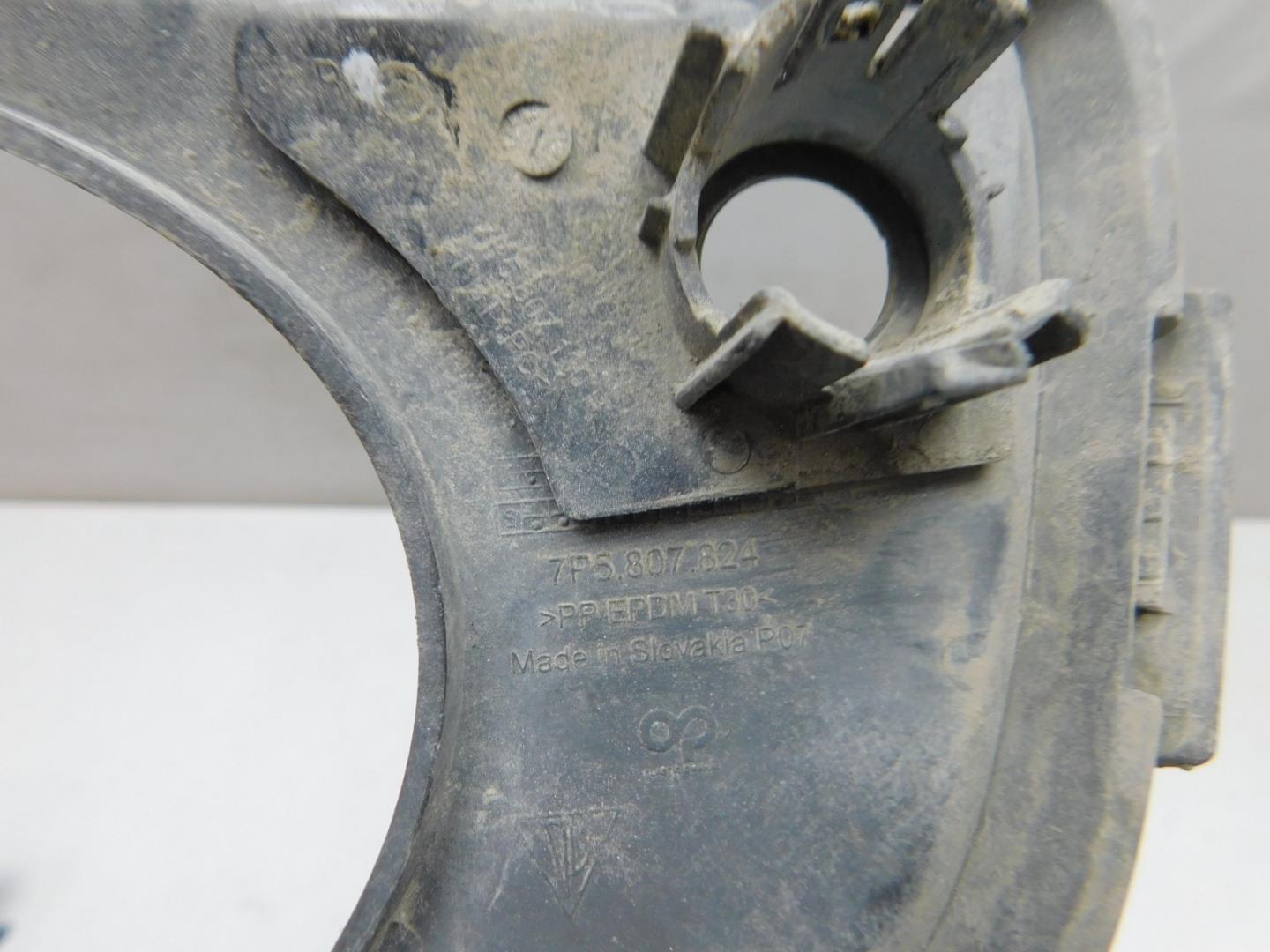 Решетка в бампер правая