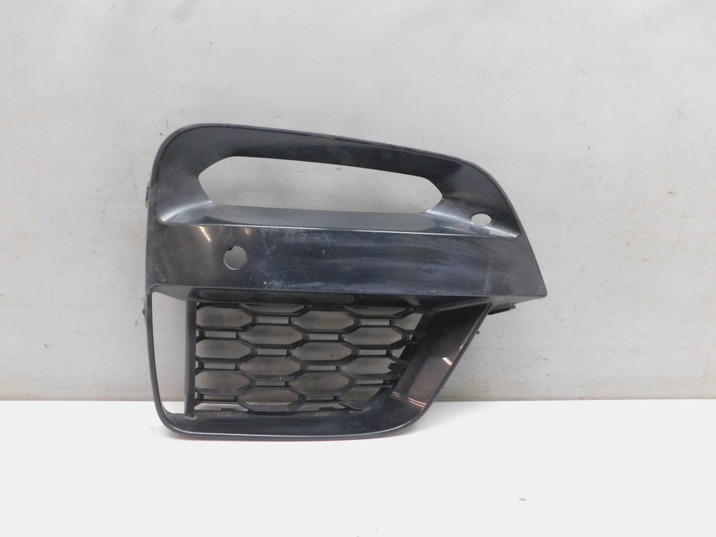 Решетка в бампер правая