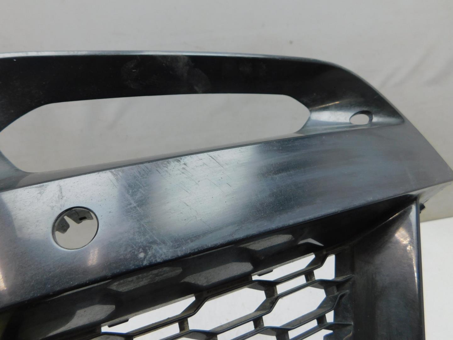 Решетка в бампер правая