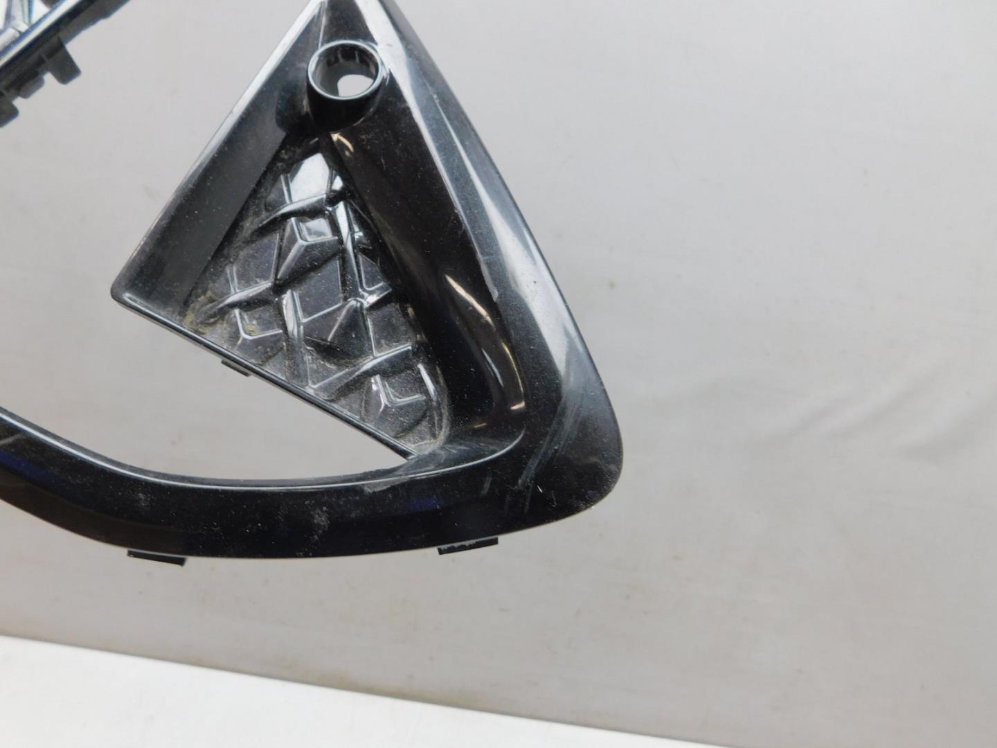 Решетка в бампер правая