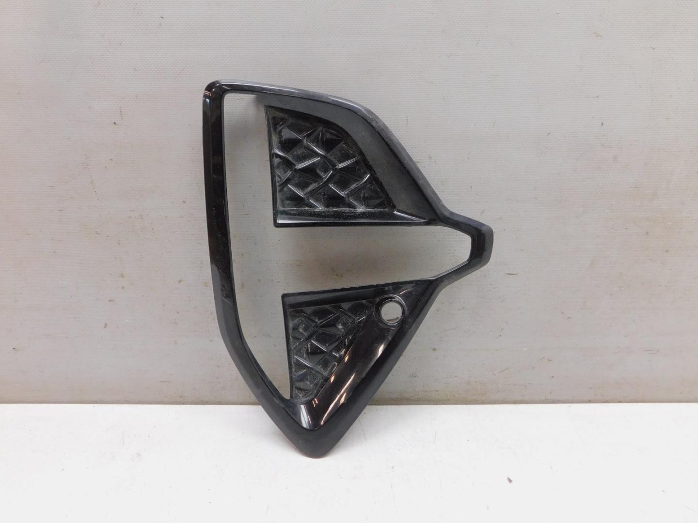 Решетка в бампер правая