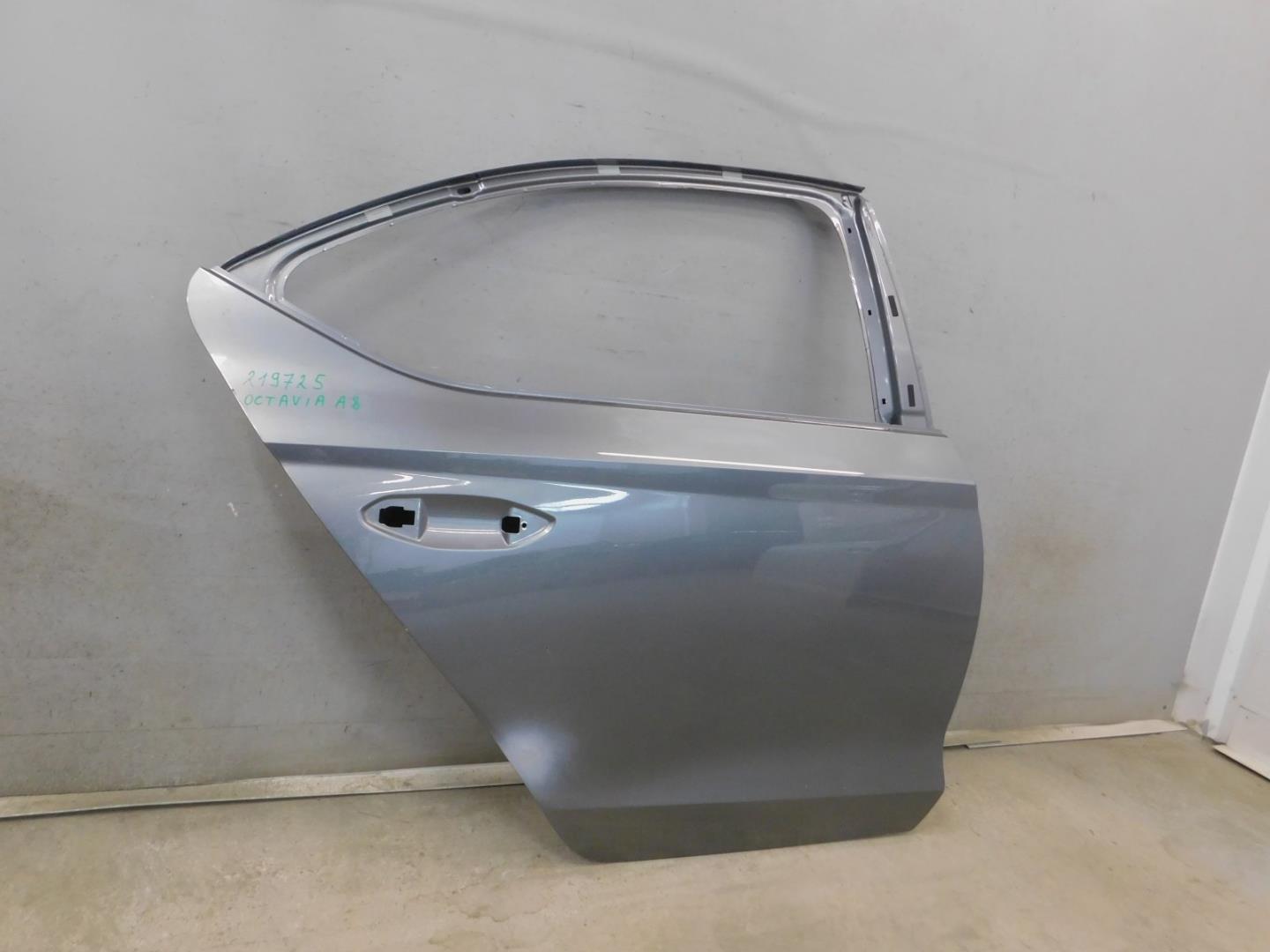 Дверь задняя правая