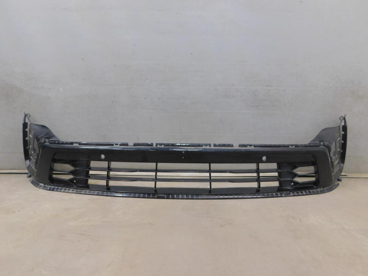 Решетка в бампер центральная
